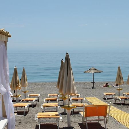 Апартаменти La Terrazza Sul Mare Летоянні Екстер'єр фото